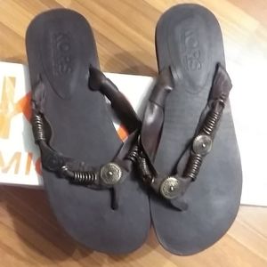 NEW IN BOX MICHAEL KORS LEATHER FLIP FLOPS 8W